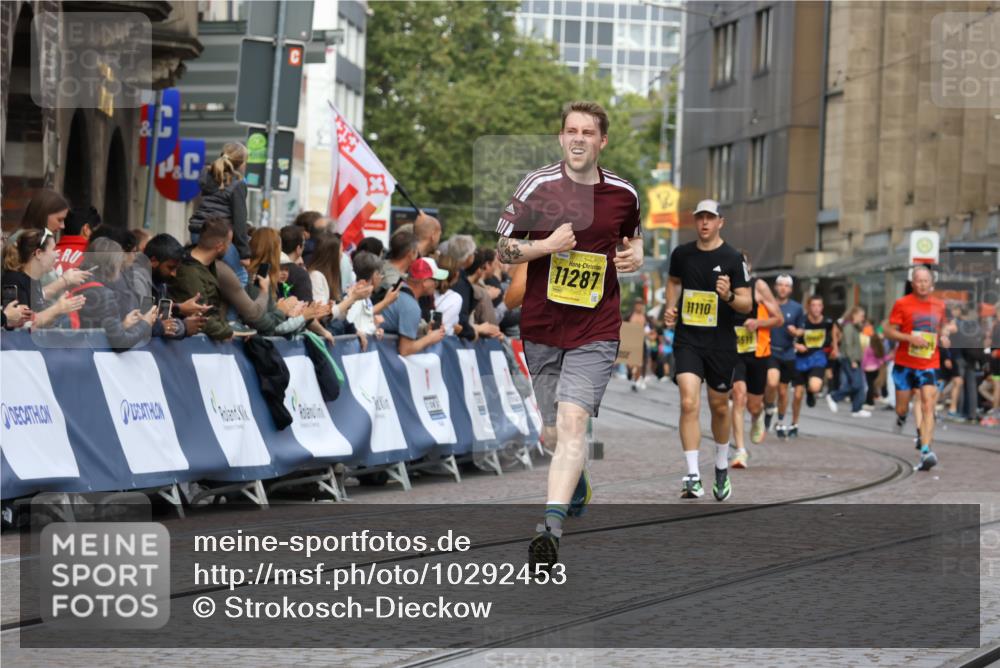 13.09.2026 - 21. swb-Marathon Bremen Strokosch-Dieckow http://msf.ph/oto/10292453 13.09.2026 10:46:33 Ziel 10228, 10447, 10992, 11706, 11925, 11926, 13529, 13609, 13640, 10590, 11155 meine-sportfotos.de