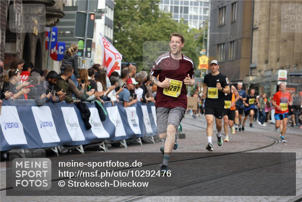 13.09.2026 - 21. swb-Marathon Bremen Strokosch-Dieckow http://msf.ph/oto/10292476 13.09.2026 10:46:34 Ziel 10228, 10447, 10992, 11706, 11925, 11926, 13529, 13609, 13640, 10590, 11155 meine-sportfotos.de