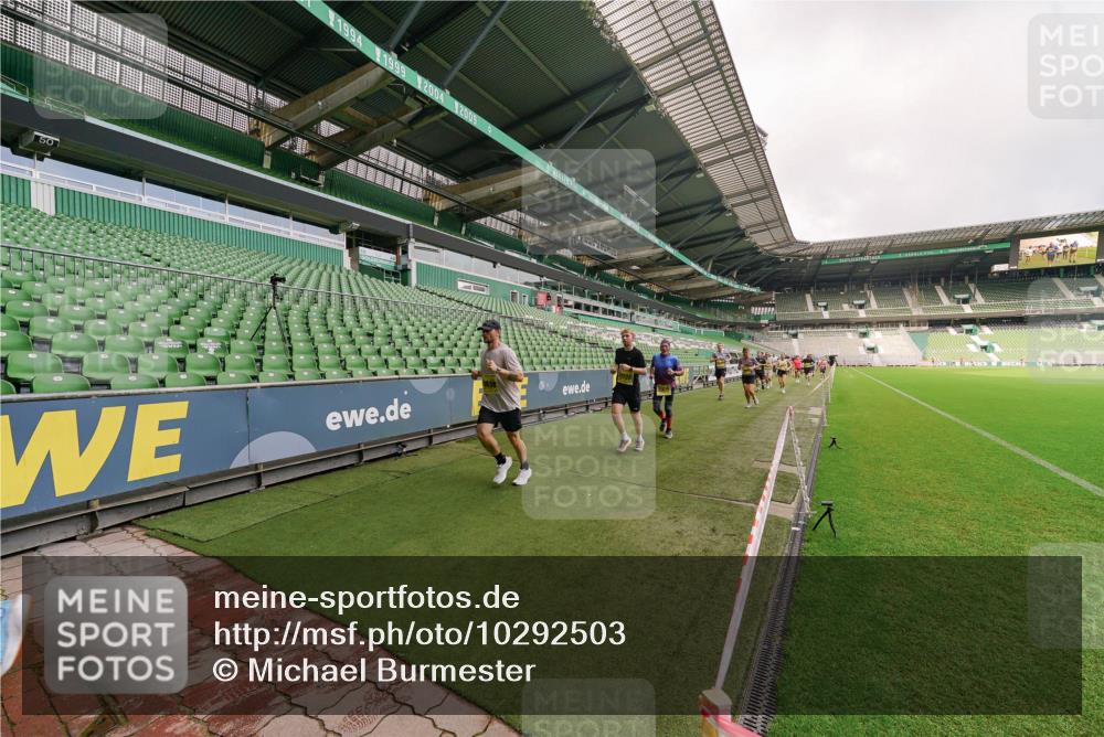 13.09.2026 - 21. swb-Marathon Bremen Michael Burmester http://msf.ph/oto/10292503 13.09.2026 10:28:50 Laufen im Stadion 10162, 10170, 10183, 10189, 10200, 10218, 10223, 10253, 10267, 10270, 10293, 10294, 10316, 10329, 10334, 10348, 10381, 10393, 10421, 10426, 10508, 10525, 10537, 10538, 10544, 10594, 10655, 10709, 10739, 10763, 10770, 10814, 10825, 10835, 10840, 10846, 10860, 10876, 10910, 10917, 10923, 10966, 10993, 11005, 11007, 11018, 11035, 11058, 11076, 11087, 11092, 11109, 11111, 11148, 11170 meine-sportfotos.de