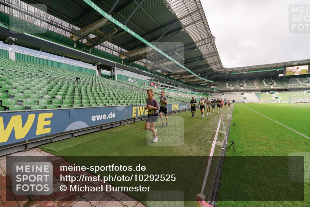 13.09.2026 - 21. swb-Marathon Bremen Michael Burmester http://msf.ph/oto/10292525 13.09.2026 10:28:53 Laufen im Stadion 10162, 10170, 10183, 10189, 10200, 10218, 10223, 10253, 10267, 10270, 10293, 10294, 10316, 10329, 10334, 10348, 10381, 10393, 10421, 10426, 10508, 10525, 10537, 10538, 10544, 10594, 10655, 10709, 10739, 10763, 10770, 10814, 10825, 10835, 10840, 10846, 10860, 10876, 10910, 10917, 10923, 10966, 10993, 11005, 11007, 11018, 11035, 11058, 11076, 11087, 11092, 11109, 11111, 11170 meine-sportfotos.de
