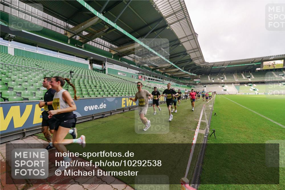 13.09.2026 - 21. swb-Marathon Bremen Michael Burmester http://msf.ph/oto/10292538 13.09.2026 10:28:56 Laufen im Stadion 10162, 10170, 10183, 10189, 10200, 10218, 10223, 10253, 10267, 10270, 10293, 10294, 10316, 10329, 10334, 10348, 10381, 10393, 10421, 10426, 10508, 10525, 10537, 10538, 10544, 10594, 10655, 10709, 10739, 10763, 10770, 10814, 10825, 10835, 10840, 10846, 10860, 10876, 10910, 10917, 10923, 10966, 10993, 11005, 11007, 11018, 11035, 11058, 11076, 11087, 11092, 11109, 11111, 11170 meine-sportfotos.de