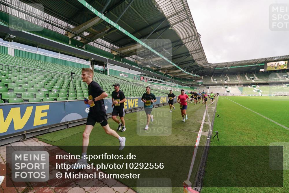 13.09.2026 - 21. swb-Marathon Bremen Michael Burmester http://msf.ph/oto/10292556 13.09.2026 10:28:58 Laufen im Stadion 10162, 10170, 10183, 10189, 10200, 10218, 10223, 10253, 10267, 10270, 10293, 10294, 10316, 10329, 10334, 10348, 10381, 10393, 10421, 10426, 10508, 10525, 10537, 10538, 10544, 10594, 10655, 10709, 10739, 10763, 10770, 10814, 10825, 10835, 10840, 10846, 10860, 10876, 10910, 10917, 10923, 10966, 10993, 11005, 11007, 11018, 11035, 11058, 11076, 11087, 11092, 11109, 11111, 11170 meine-sportfotos.de