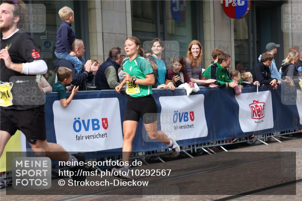 13.09.2026 - 21. swb-Marathon Bremen Strokosch-Dieckow http://msf.ph/oto/10292567 13.09.2026 10:45:39 Ziel 10436, 10447, 10987, 10992, 11015, 11279, 11762, 11956, 12033, 12069, 12556, 12557, 13529, 13595, 13612, 10318, 10352, 10398, 10464, 10536, 10541, 10583, 10987, 11063, 11088, 11209, 11232, 11478, 11559, 11749, 11835, 11845, 12054, 12087, 12290, 12355, 12475, 12534, 13532, 13628 meine-sportfotos.de