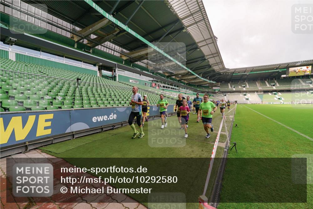13.09.2026 - 21. swb-Marathon Bremen Michael Burmester http://msf.ph/oto/10292580 13.09.2026 10:29:01 Laufen im Stadion 10162, 10170, 10183, 10189, 10200, 10218, 10223, 10253, 10267, 10270, 10293, 10294, 10316, 10329, 10334, 10348, 10381, 10393, 10421, 10426, 10467, 10508, 10525, 10537, 10538, 10544, 10585, 10594, 10655, 10709, 10734, 10739, 10761, 10763, 10770, 10814, 10825, 10835, 10840, 10846, 10860, 10876, 10910, 10917, 10923, 10966, 10993, 11005, 11007, 11018, 11035, 11058, 11076, 11087, 11092, 11109, 11111, 11170 meine-sportfotos.de