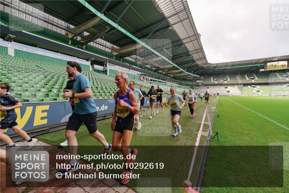 13.09.2026 - 21. swb-Marathon Bremen Michael Burmester http://msf.ph/oto/10292619 13.09.2026 10:29:04 Laufen im Stadion 10162, 10170, 10183, 10189, 10200, 10218, 10223, 10253, 10267, 10270, 10293, 10294, 10316, 10329, 10334, 10348, 10381, 10393, 10421, 10426, 10467, 10508, 10525, 10537, 10538, 10544, 10585, 10594, 10655, 10709, 10734, 10739, 10761, 10763, 10770, 10814, 10825, 10827, 10835, 10840, 10846, 10876, 10910, 10917, 10923, 10966, 10993, 11005, 11007, 11018, 11035, 11058, 11076, 11087, 11092, 11109, 11111, 11170 meine-sportfotos.de