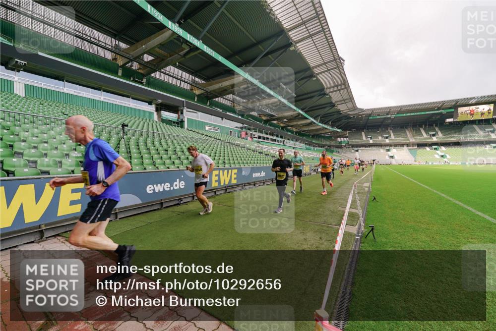 13.09.2026 - 21. swb-Marathon Bremen Michael Burmester http://msf.ph/oto/10292656 13.09.2026 10:29:12 Laufen im Stadion 10162, 10170, 10183, 10189, 10200, 10218, 10223, 10253, 10267, 10270, 10293, 10294, 10316, 10329, 10334, 10348, 10381, 10393, 10421, 10426, 10467, 10508, 10525, 10537, 10538, 10544, 10585, 10594, 10655, 10709, 10734, 10739, 10761, 10763, 10764, 10770, 10814, 10825, 10827, 10835, 10840, 10846, 10876, 10910, 10917, 10923, 10966, 10993, 11005, 11007, 11018, 11035, 11058, 11076, 11087, 11092, 11109, 11170 meine-sportfotos.de