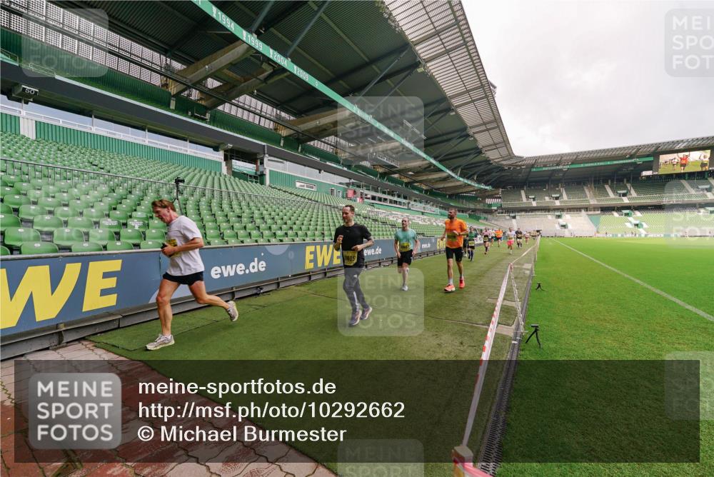 13.09.2026 - 21. swb-Marathon Bremen Michael Burmester http://msf.ph/oto/10292662 13.09.2026 10:29:12 Laufen im Stadion 10162, 10170, 10183, 10189, 10200, 10218, 10223, 10253, 10267, 10270, 10293, 10294, 10316, 10329, 10334, 10348, 10381, 10393, 10421, 10426, 10467, 10508, 10525, 10537, 10538, 10544, 10585, 10594, 10655, 10709, 10734, 10739, 10761, 10763, 10764, 10770, 10814, 10825, 10827, 10835, 10840, 10846, 10876, 10910, 10917, 10923, 10966, 10993, 11005, 11007, 11018, 11035, 11058, 11076, 11087, 11092, 11109, 11170 meine-sportfotos.de