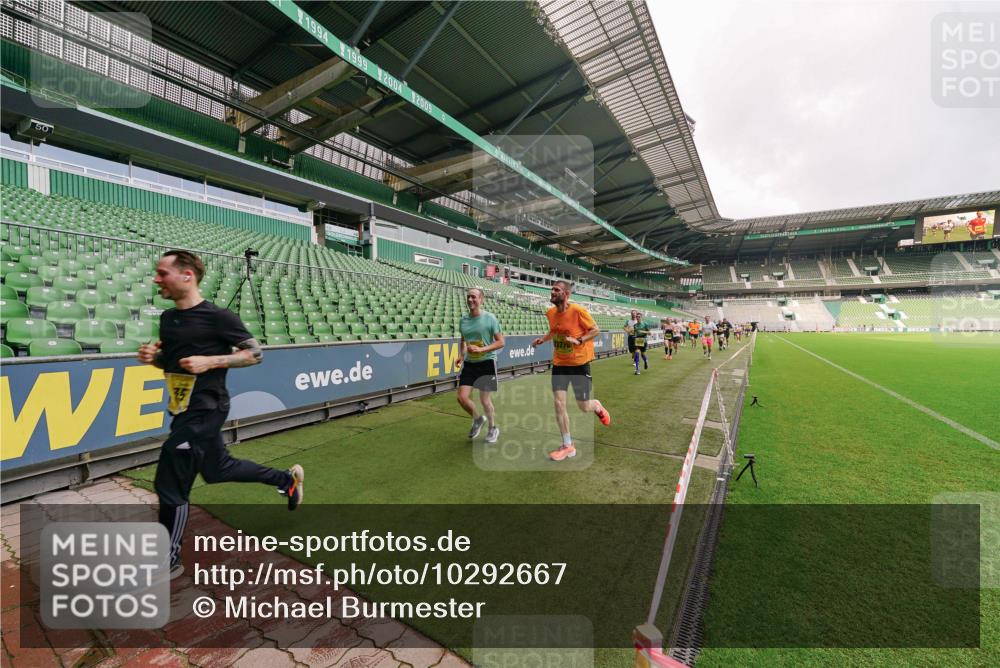 13.09.2026 - 21. swb-Marathon Bremen Michael Burmester http://msf.ph/oto/10292667 13.09.2026 10:29:13 Laufen im Stadion 10162, 10170, 10183, 10189, 10200, 10218, 10223, 10253, 10267, 10270, 10293, 10294, 10316, 10329, 10334, 10348, 10381, 10393, 10421, 10426, 10452, 10467, 10508, 10525, 10537, 10538, 10544, 10585, 10594, 10655, 10709, 10734, 10739, 10761, 10763, 10764, 10770, 10814, 10825, 10827, 10835, 10840, 10876, 10910, 10917, 10923, 10966, 10993, 11005, 11007, 11018, 11035, 11058, 11087, 11092, 11109, 11170 meine-sportfotos.de