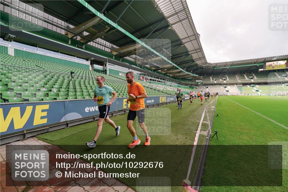 13.09.2026 - 21. swb-Marathon Bremen Michael Burmester http://msf.ph/oto/10292676 13.09.2026 10:29:14 Laufen im Stadion 10162, 10170, 10183, 10189, 10200, 10218, 10223, 10253, 10267, 10270, 10293, 10294, 10316, 10329, 10334, 10348, 10381, 10393, 10421, 10426, 10452, 10467, 10508, 10525, 10537, 10538, 10544, 10585, 10594, 10655, 10709, 10734, 10739, 10761, 10763, 10764, 10770, 10814, 10825, 10827, 10835, 10840, 10876, 10910, 10917, 10923, 10966, 10993, 11005, 11007, 11018, 11035, 11058, 11087, 11092, 11109, 11170 meine-sportfotos.de