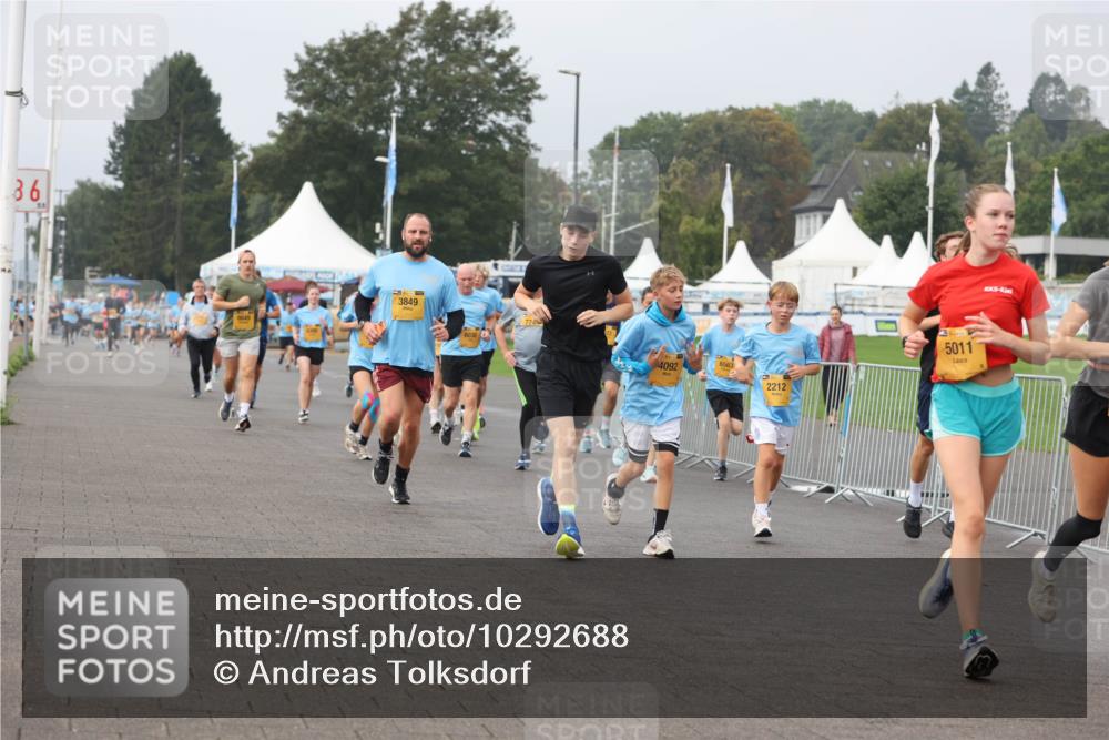 13.09.2026 - Kiel Lauf Andreas Tolksdorf http://msf.ph/oto/10292688 13.09.2026 09:25:34 Kiellinie 36, 3849, 6038, 4092, 2212, 5011 meine-sportfotos.de