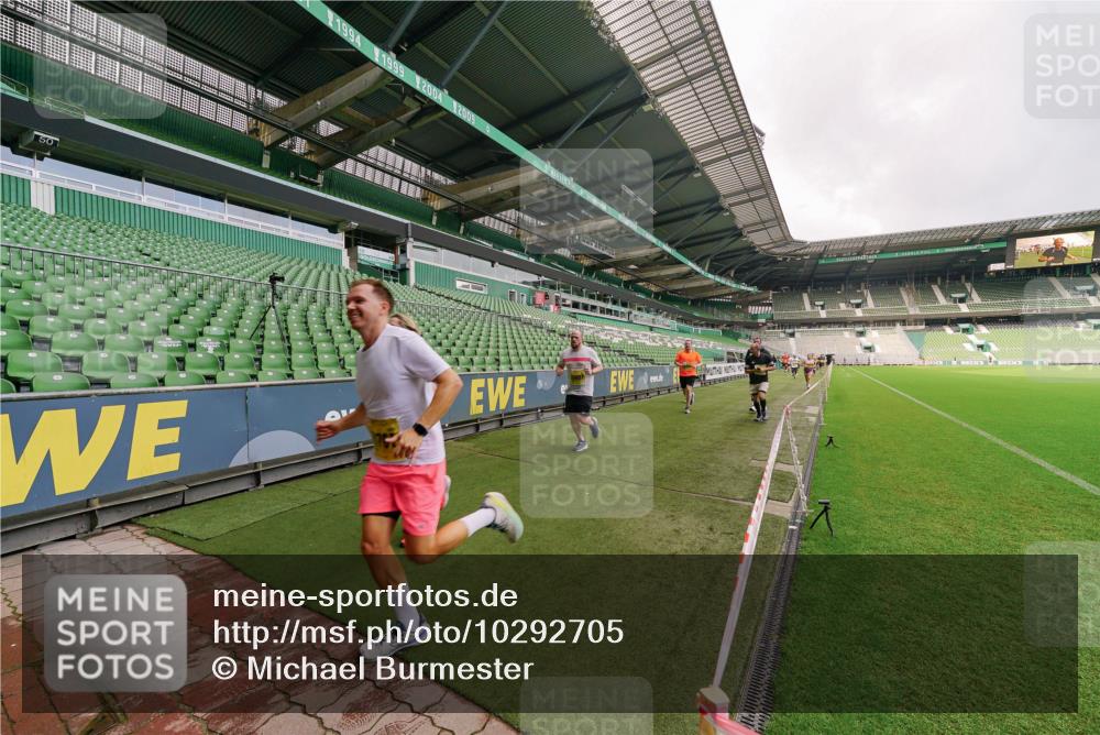 13.09.2026 - 21. swb-Marathon Bremen Michael Burmester http://msf.ph/oto/10292705 13.09.2026 10:29:18 Laufen im Stadion 10162, 10170, 10183, 10189, 10200, 10218, 10233, 10253, 10267, 10270, 10293, 10294, 10316, 10329, 10334, 10348, 10381, 10392, 10393, 10421, 10426, 10452, 10467, 10508, 10525, 10537, 10538, 10544, 10585, 10594, 10655, 10709, 10734, 10739, 10761, 10763, 10764, 10770, 10814, 10825, 10827, 10835, 10840, 10876, 10887, 10906, 10910, 10917, 10923, 10966, 10993, 11005, 11007, 11018, 11035, 11058, 11087, 11092, 11109, 11170 meine-sportfotos.de