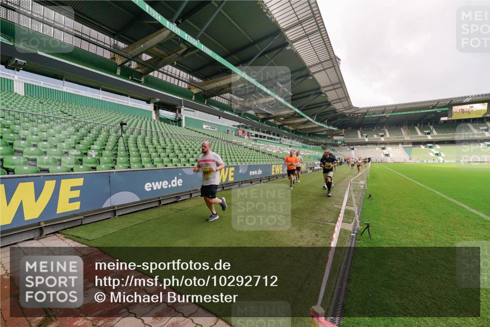 13.09.2026 - 21. swb-Marathon Bremen Michael Burmester http://msf.ph/oto/10292712 13.09.2026 10:29:19 Laufen im Stadion 10162, 10170, 10183, 10189, 10193, 10200, 10218, 10233, 10253, 10267, 10270, 10293, 10294, 10316, 10329, 10334, 10348, 10381, 10392, 10393, 10421, 10426, 10452, 10467, 10508, 10525, 10537, 10538, 10544, 10585, 10594, 10655, 10709, 10734, 10739, 10761, 10763, 10764, 10770, 10814, 10825, 10827, 10835, 10840, 10876, 10887, 10906, 10910, 10917, 10923, 10966, 10993, 11005, 11007, 11018, 11035, 11058, 11087, 11092, 11109, 11170 meine-sportfotos.de