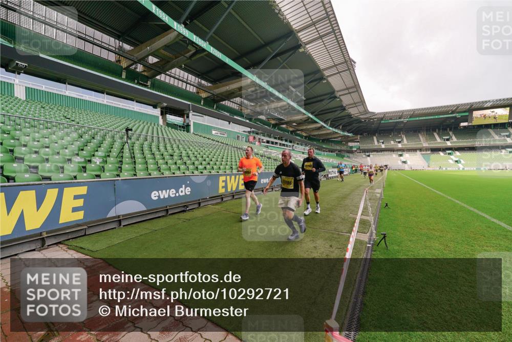 13.09.2026 - 21. swb-Marathon Bremen Michael Burmester http://msf.ph/oto/10292721 13.09.2026 10:29:20 Laufen im Stadion 10162, 10170, 10183, 10189, 10193, 10200, 10218, 10233, 10253, 10267, 10270, 10293, 10294, 10316, 10329, 10334, 10348, 10381, 10392, 10421, 10426, 10452, 10467, 10508, 10525, 10537, 10538, 10544, 10585, 10594, 10652, 10655, 10709, 10734, 10739, 10761, 10763, 10764, 10770, 10808, 10814, 10825, 10827, 10835, 10840, 10876, 10887, 10906, 10910, 10917, 10923, 10966, 10993, 11005, 11007, 11018, 11035, 11058, 11087, 11092, 11109, 11170 meine-sportfotos.de