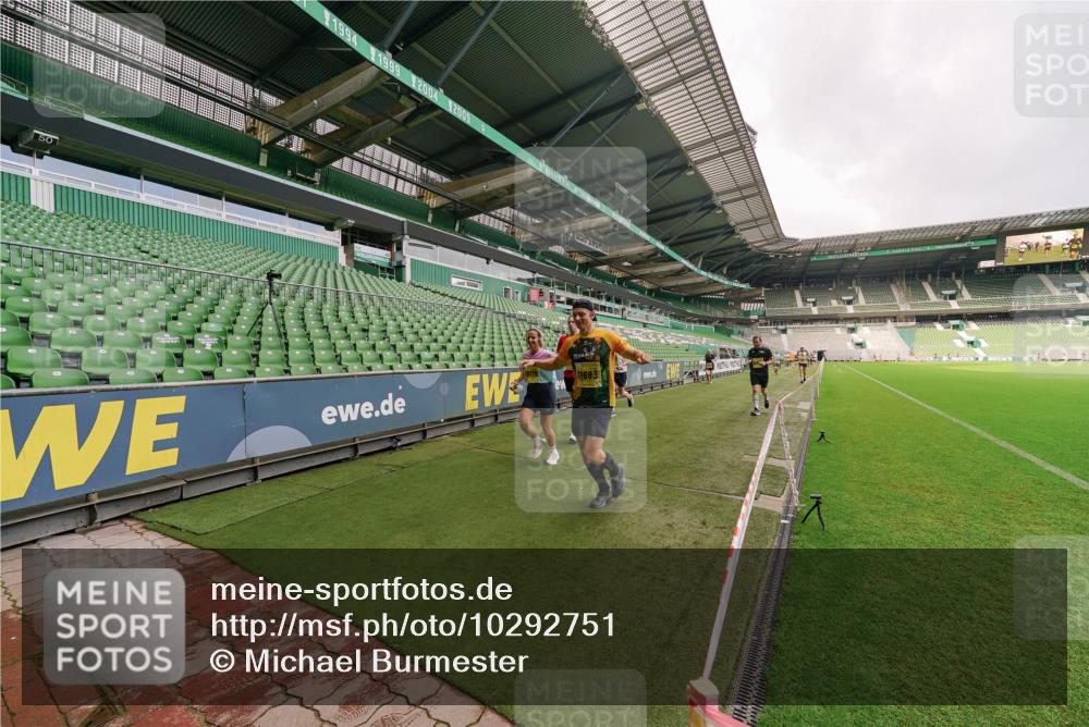 13.09.2026 - 21. swb-Marathon Bremen Michael Burmester http://msf.ph/oto/10292751 13.09.2026 10:29:30 Laufen im Stadion 10162, 10170, 10183, 10193, 10200, 10218, 10233, 10253, 10267, 10270, 10294, 10316, 10329, 10334, 10348, 10381, 10392, 10421, 10426, 10452, 10467, 10525, 10537, 10538, 10544, 10585, 10641, 10652, 10655, 10709, 10734, 10739, 10761, 10763, 10764, 10770, 10780, 10808, 10814, 10825, 10827, 10835, 10840, 10876, 10887, 10906, 10910, 10923, 10966, 10993, 11002, 11005, 11007, 11018, 11035, 11058, 11087, 11092, 11109, 11170 meine-sportfotos.de