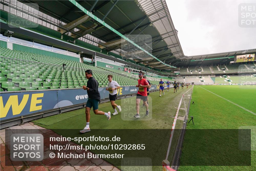 13.09.2026 - 21. swb-Marathon Bremen Michael Burmester http://msf.ph/oto/10292865 13.09.2026 10:29:55 Laufen im Stadion 10162, 10170, 10174, 10183, 10193, 10200, 10218, 10233, 10253, 10267, 10281, 10304, 10316, 10334, 10339, 10348, 10359, 10381, 10392, 10421, 10426, 10452, 10467, 10515, 10525, 10537, 10538, 10585, 10588, 10641, 10652, 10709, 10714, 10734, 10739, 10761, 10763, 10764, 10765, 10780, 10808, 10825, 10827, 10835, 10837, 10840, 10862, 10863, 10876, 10884, 10886, 10887, 10906, 10910, 10923, 10966, 10984, 10993, 11002, 11005, 11007, 11018, 11035, 11038, 11058, 11109 meine-sportfotos.de