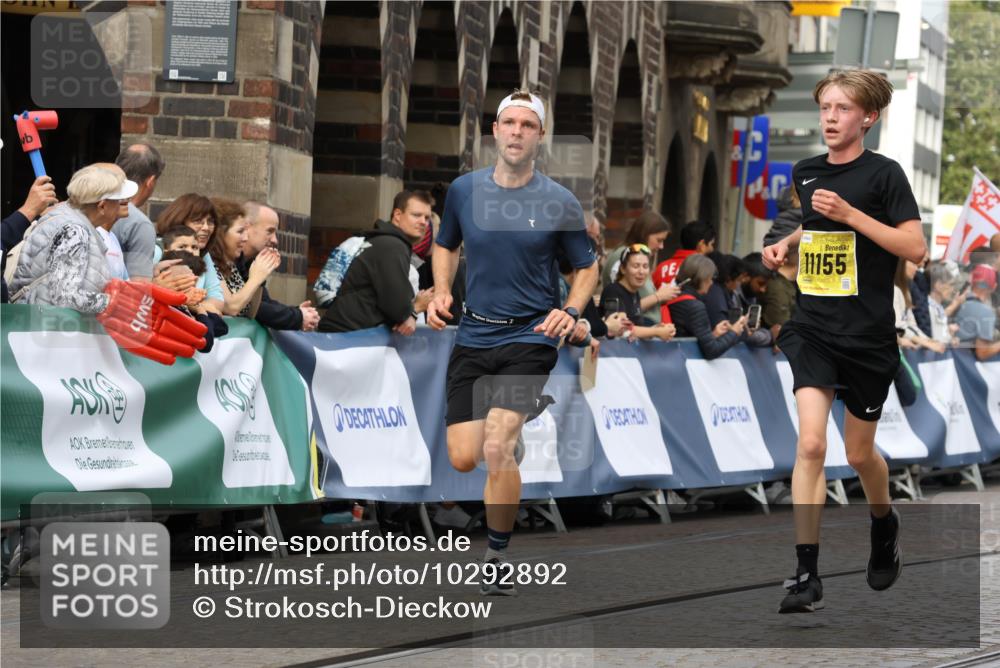 13.09.2026 - 21. swb-Marathon Bremen Strokosch-Dieckow http://msf.ph/oto/10292892 13.09.2026 10:46:45 Ziel 10228, 10897, 11110, 11287, 11356, 11706, 11926, 12035, 13511, 10289, 10445, 10504, 11199, 11212, 11344, 11608, 11661, 11783, 12364, 12375 meine-sportfotos.de