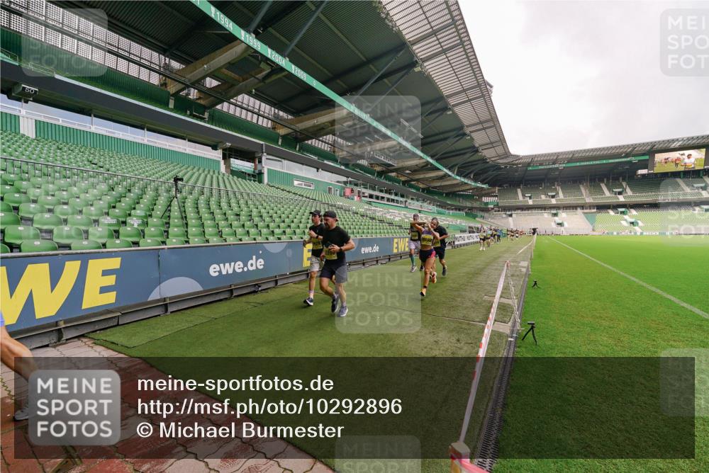 13.09.2026 - 21. swb-Marathon Bremen Michael Burmester http://msf.ph/oto/10292896 13.09.2026 10:30:02 Laufen im Stadion 10162, 10170, 10174, 10183, 10193, 10200, 10218, 10233, 10253, 10267, 10281, 10304, 10334, 10339, 10348, 10359, 10381, 10392, 10421, 10426, 10452, 10467, 10515, 10525, 10537, 10585, 10588, 10641, 10652, 10714, 10734, 10739, 10761, 10763, 10764, 10765, 10780, 10808, 10825, 10827, 10835, 10837, 10840, 10862, 10863, 10876, 10884, 10886, 10887, 10906, 10910, 10923, 10966, 10984, 11002, 11005, 11007, 11018, 11035, 11038, 11109 meine-sportfotos.de