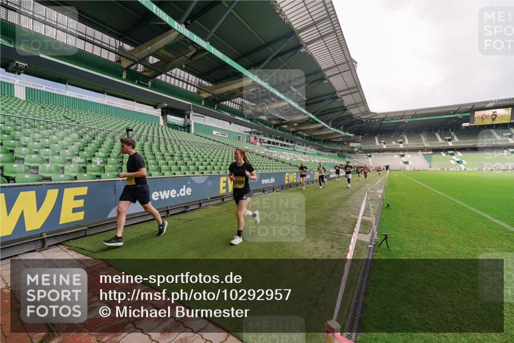 13.09.2026 - 21. swb-Marathon Bremen Michael Burmester http://msf.ph/oto/10292957 13.09.2026 10:30:14 Laufen im Stadion 10162, 10170, 10174, 10183, 10193, 10200, 10218, 10227, 10233, 10253, 10281, 10304, 10334, 10339, 10348, 10359, 10381, 10392, 10426, 10448, 10452, 10467, 10515, 10525, 10537, 10585, 10588, 10641, 10652, 10714, 10734, 10757, 10761, 10763, 10764, 10765, 10780, 10808, 10821, 10822, 10825, 10827, 10837, 10838, 10840, 10862, 10863, 10876, 10884, 10886, 10887, 10906, 10966, 10984, 11002, 11007, 11018, 11038, 11109, 11379 meine-sportfotos.de
