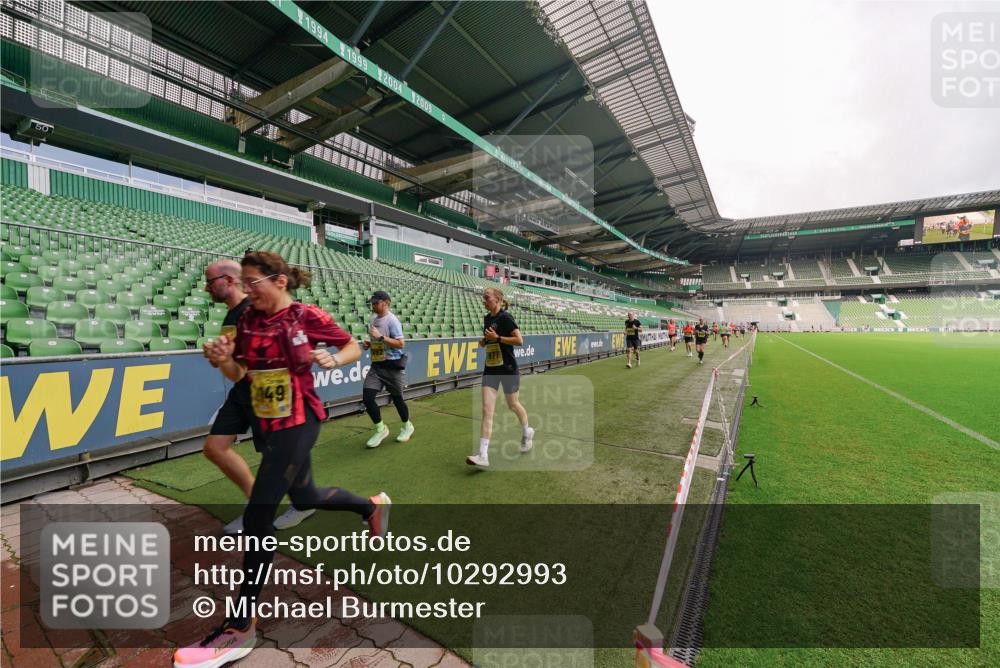 13.09.2026 - 21. swb-Marathon Bremen Michael Burmester http://msf.ph/oto/10292993 13.09.2026 10:30:22 Laufen im Stadion 10141, 10162, 10174, 10183, 10193, 10200, 10218, 10227, 10233, 10253, 10281, 10284, 10304, 10334, 10339, 10348, 10359, 10381, 10392, 10426, 10448, 10452, 10467, 10515, 10537, 10577, 10585, 10588, 10641, 10652, 10685, 10714, 10734, 10757, 10761, 10763, 10764, 10765, 10780, 10808, 10821, 10822, 10825, 10827, 10837, 10838, 10840, 10862, 10863, 10884, 10886, 10887, 10906, 10966, 10984, 11002, 11038, 11109, 11350, 11379 meine-sportfotos.de