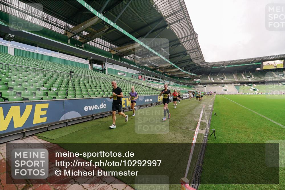 13.09.2026 - 21. swb-Marathon Bremen Michael Burmester http://msf.ph/oto/10292997 13.09.2026 10:30:25 Laufen im Stadion 10141, 10162, 10174, 10183, 10193, 10200, 10218, 10227, 10233, 10253, 10281, 10284, 10304, 10334, 10339, 10348, 10359, 10381, 10392, 10426, 10448, 10452, 10467, 10515, 10537, 10577, 10585, 10588, 10641, 10652, 10684, 10685, 10714, 10734, 10757, 10761, 10763, 10764, 10765, 10780, 10808, 10821, 10822, 10825, 10827, 10837, 10838, 10840, 10862, 10863, 10884, 10886, 10887, 10906, 10966, 10984, 11002, 11038, 11109, 11350, 11379 meine-sportfotos.de