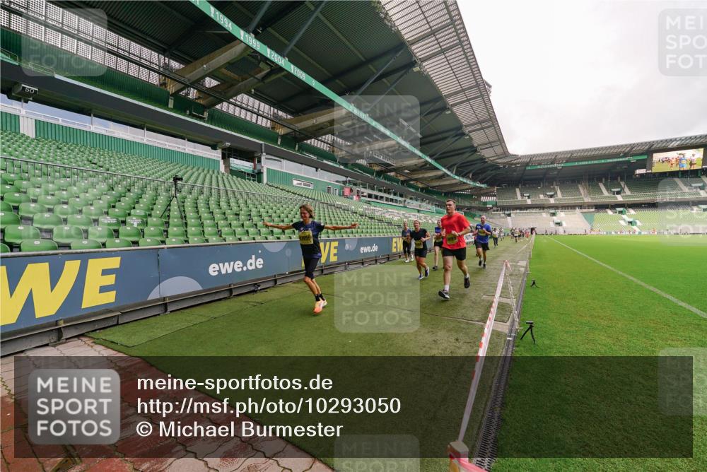 13.09.2026 - 21. swb-Marathon Bremen Michael Burmester http://msf.ph/oto/10293050 13.09.2026 10:30:39 Laufen im Stadion 10141, 10162, 10174, 10183, 10193, 10218, 10222, 10227, 10233, 10253, 10281, 10284, 10304, 10334, 10339, 10359, 10381, 10392, 10426, 10448, 10452, 10467, 10471, 10478, 10479, 10515, 10537, 10577, 10579, 10585, 10588, 10641, 10652, 10684, 10685, 10708, 10714, 10734, 10757, 10761, 10764, 10765, 10780, 10808, 10821, 10822, 10825, 10827, 10837, 10838, 10862, 10863, 10884, 10886, 10887, 10906, 10966, 10984, 11002, 11038, 11109, 11350, 11379 meine-sportfotos.de