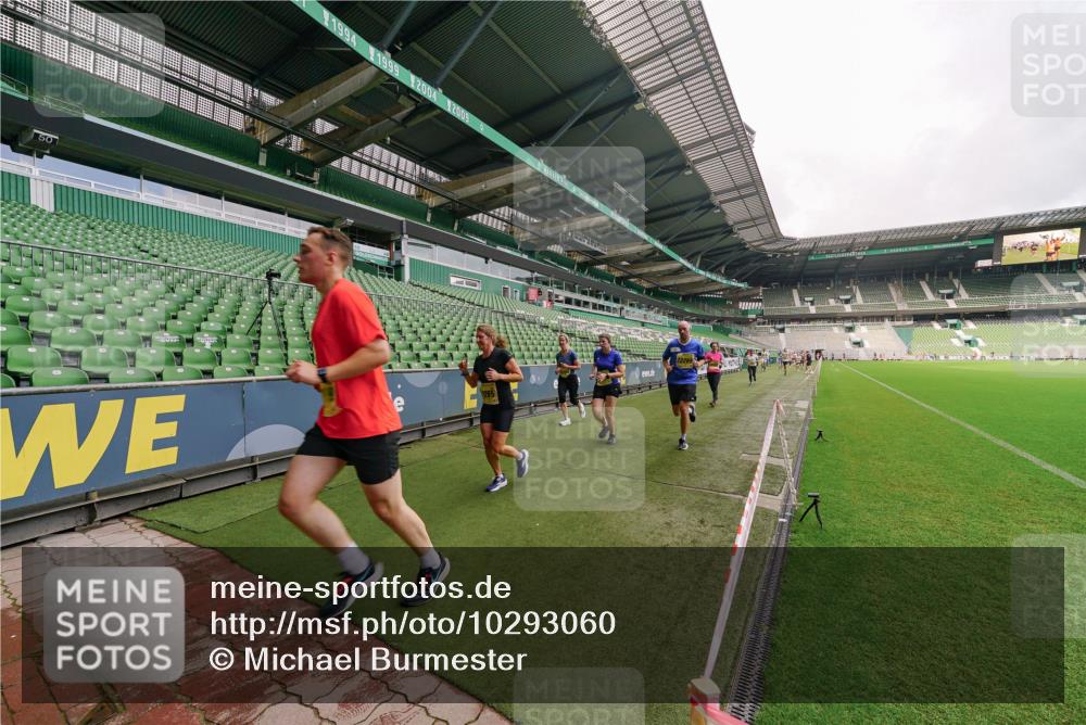 13.09.2026 - 21. swb-Marathon Bremen Michael Burmester http://msf.ph/oto/10293060 13.09.2026 10:30:40 Laufen im Stadion 10141, 10146, 10162, 10174, 10183, 10193, 10218, 10222, 10227, 10233, 10253, 10281, 10284, 10304, 10334, 10339, 10359, 10381, 10392, 10426, 10448, 10452, 10467, 10471, 10478, 10479, 10515, 10537, 10577, 10579, 10585, 10588, 10626, 10641, 10652, 10684, 10685, 10708, 10714, 10734, 10757, 10761, 10764, 10765, 10780, 10808, 10821, 10822, 10825, 10827, 10837, 10838, 10862, 10863, 10884, 10886, 10887, 10906, 10966, 10984, 11002, 11038, 11109, 11350, 11379 meine-sportfotos.de