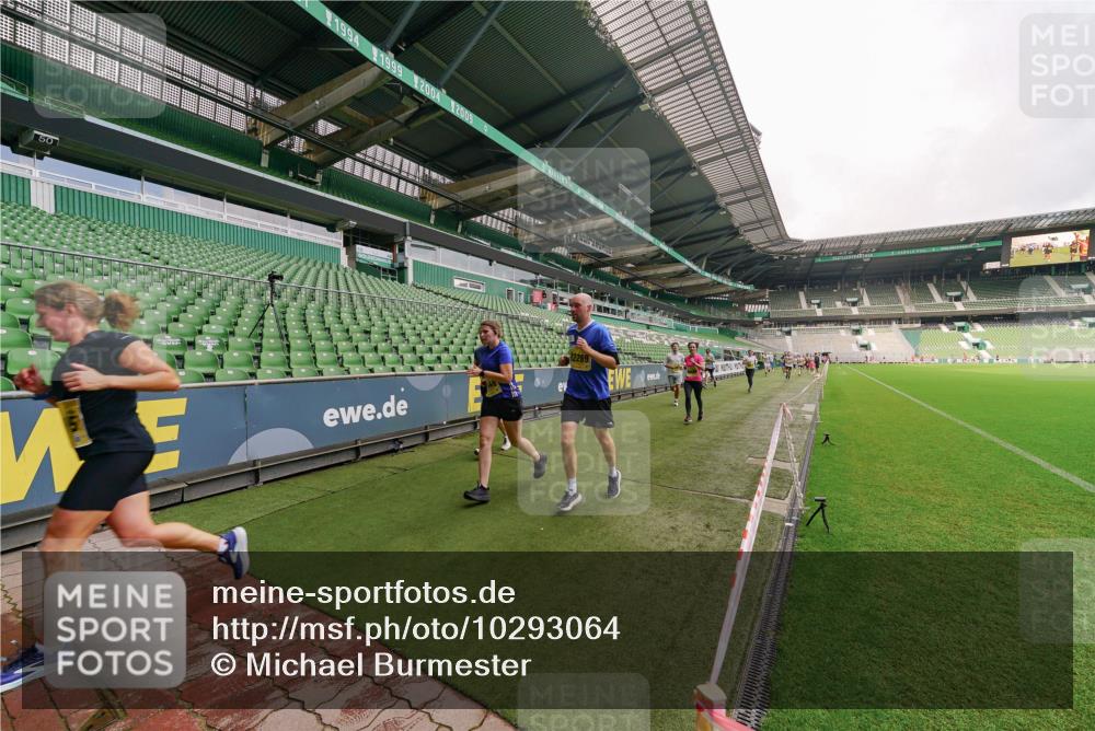 13.09.2026 - 21. swb-Marathon Bremen Michael Burmester http://msf.ph/oto/10293064 13.09.2026 10:30:41 Laufen im Stadion 10141, 10146, 10162, 10174, 10193, 10218, 10222, 10227, 10233, 10253, 10281, 10284, 10304, 10334, 10339, 10359, 10381, 10392, 10426, 10448, 10452, 10467, 10471, 10478, 10479, 10515, 10537, 10577, 10579, 10585, 10588, 10626, 10641, 10652, 10684, 10685, 10708, 10714, 10734, 10757, 10761, 10764, 10765, 10780, 10808, 10821, 10822, 10825, 10827, 10837, 10838, 10862, 10863, 10884, 10886, 10887, 10906, 10966, 10984, 11002, 11038, 11109, 11350, 11379 meine-sportfotos.de