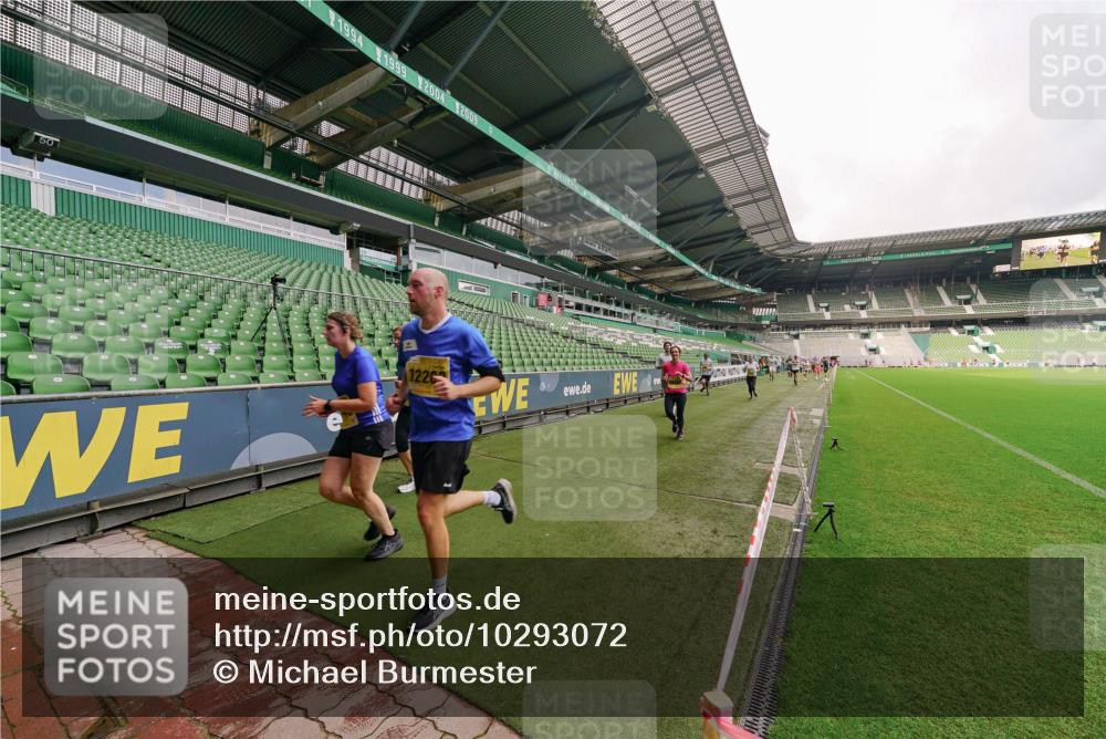 13.09.2026 - 21. swb-Marathon Bremen Michael Burmester http://msf.ph/oto/10293072 13.09.2026 10:30:42 Laufen im Stadion 10141, 10146, 10162, 10174, 10193, 10218, 10222, 10227, 10233, 10253, 10281, 10284, 10304, 10334, 10339, 10359, 10381, 10392, 10448, 10452, 10467, 10471, 10478, 10479, 10515, 10537, 10577, 10579, 10585, 10588, 10626, 10641, 10652, 10684, 10685, 10708, 10714, 10734, 10757, 10761, 10764, 10765, 10780, 10808, 10821, 10822, 10825, 10827, 10837, 10838, 10862, 10863, 10884, 10886, 10887, 10906, 10966, 10984, 11002, 11038, 11109, 11350, 11379 meine-sportfotos.de