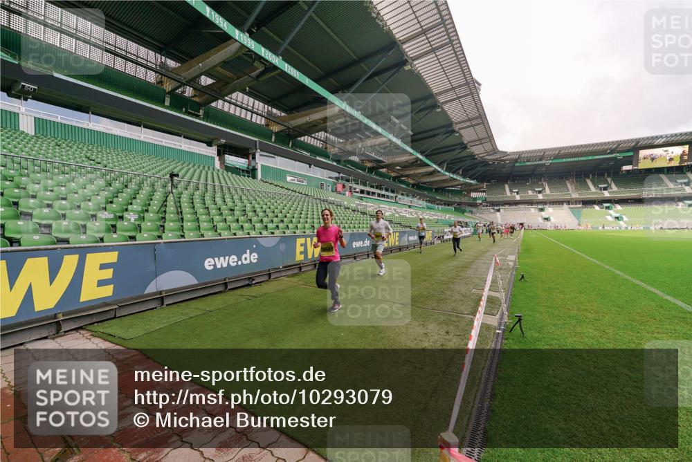 13.09.2026 - 21. swb-Marathon Bremen Michael Burmester http://msf.ph/oto/10293079 13.09.2026 10:30:43 Laufen im Stadion 10141, 10146, 10162, 10174, 10193, 10218, 10222, 10227, 10233, 10253, 10281, 10284, 10304, 10334, 10339, 10359, 10381, 10392, 10448, 10452, 10467, 10471, 10478, 10479, 10515, 10537, 10577, 10579, 10585, 10588, 10589, 10626, 10641, 10652, 10684, 10685, 10708, 10714, 10734, 10757, 10761, 10764, 10765, 10780, 10808, 10821, 10822, 10825, 10827, 10837, 10838, 10862, 10863, 10884, 10886, 10887, 10906, 10966, 10984, 11002, 11038, 11109, 11350, 11379 meine-sportfotos.de
