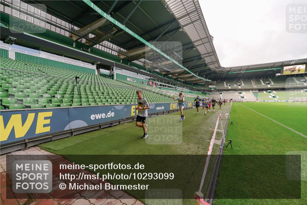 13.09.2026 - 21. swb-Marathon Bremen Michael Burmester http://msf.ph/oto/10293099 13.09.2026 10:30:49 Laufen im Stadion 10141, 10146, 10162, 10174, 10193, 10218, 10222, 10227, 10233, 10253, 10281, 10284, 10304, 10334, 10339, 10359, 10392, 10448, 10452, 10467, 10471, 10478, 10479, 10515, 10555, 10577, 10579, 10585, 10588, 10589, 10610, 10626, 10641, 10652, 10684, 10685, 10708, 10714, 10734, 10757, 10761, 10764, 10765, 10780, 10808, 10821, 10822, 10825, 10827, 10837, 10838, 10862, 10863, 10884, 10886, 10887, 10906, 10984, 11002, 11038, 11109, 11350, 11379 meine-sportfotos.de