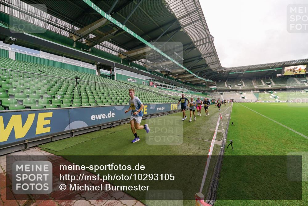 13.09.2026 - 21. swb-Marathon Bremen Michael Burmester http://msf.ph/oto/10293105 13.09.2026 10:30:51 Laufen im Stadion 10141, 10146, 10162, 10174, 10193, 10218, 10222, 10227, 10233, 10253, 10281, 10284, 10304, 10334, 10339, 10359, 10392, 10448, 10452, 10467, 10471, 10478, 10479, 10515, 10529, 10555, 10577, 10579, 10585, 10588, 10589, 10610, 10626, 10641, 10652, 10684, 10685, 10708, 10714, 10734, 10757, 10761, 10764, 10765, 10780, 10808, 10821, 10822, 10825, 10827, 10837, 10838, 10862, 10863, 10884, 10886, 10887, 10906, 10984, 11002, 11038, 11350, 11379 meine-sportfotos.de