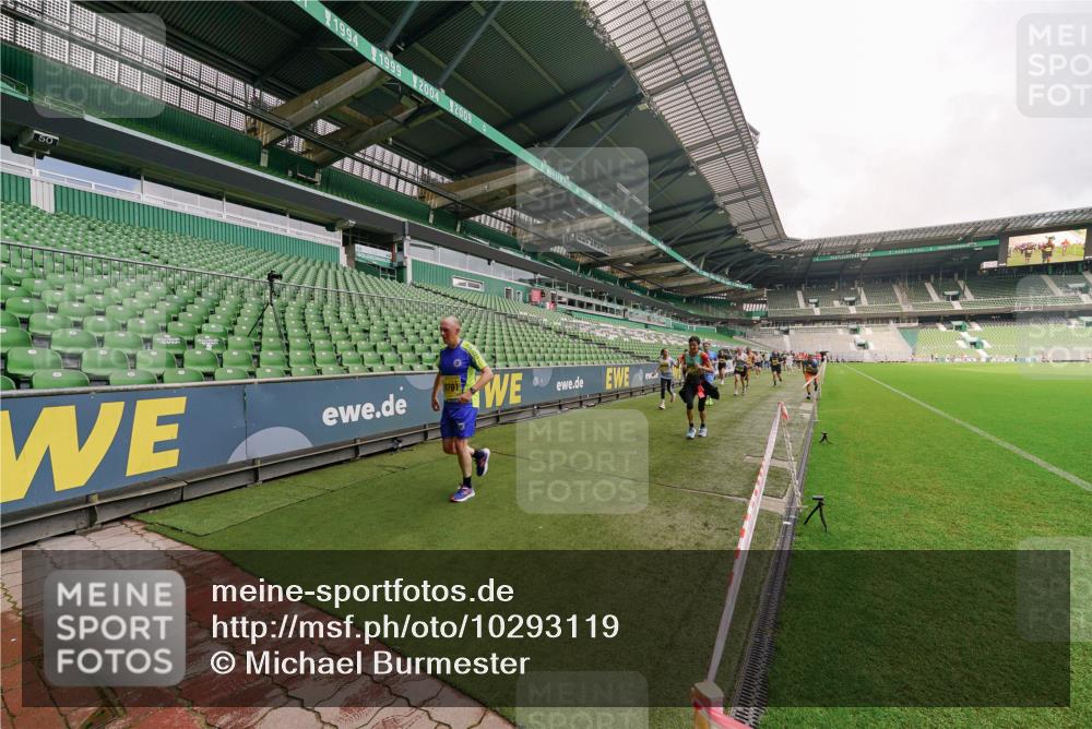 13.09.2026 - 21. swb-Marathon Bremen Michael Burmester http://msf.ph/oto/10293119 13.09.2026 10:30:55 Laufen im Stadion 10141, 10146, 10162, 10174, 10193, 10218, 10222, 10227, 10233, 10253, 10281, 10284, 10304, 10334, 10339, 10359, 10392, 10448, 10452, 10467, 10471, 10478, 10479, 10515, 10529, 10555, 10577, 10579, 10585, 10588, 10589, 10610, 10626, 10641, 10652, 10684, 10685, 10704, 10708, 10714, 10734, 10757, 10761, 10764, 10765, 10780, 10808, 10821, 10822, 10825, 10827, 10837, 10838, 10862, 10863, 10884, 10886, 10887, 10906, 10984, 11002, 11038, 11350, 11379 meine-sportfotos.de