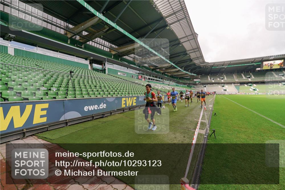 13.09.2026 - 21. swb-Marathon Bremen Michael Burmester http://msf.ph/oto/10293123 13.09.2026 10:30:56 Laufen im Stadion 10141, 10146, 10162, 10174, 10193, 10218, 10222, 10227, 10233, 10253, 10281, 10284, 10304, 10339, 10359, 10392, 10448, 10452, 10467, 10471, 10478, 10479, 10515, 10529, 10555, 10577, 10579, 10585, 10588, 10589, 10610, 10626, 10641, 10652, 10684, 10685, 10704, 10708, 10714, 10734, 10757, 10761, 10764, 10765, 10780, 10808, 10821, 10822, 10825, 10827, 10837, 10838, 10862, 10863, 10884, 10886, 10887, 10906, 10984, 11002, 11038, 11350, 11379 meine-sportfotos.de