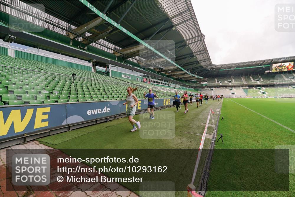 13.09.2026 - 21. swb-Marathon Bremen Michael Burmester http://msf.ph/oto/10293162 13.09.2026 10:31:06 Laufen im Stadion 10141, 10146, 10174, 10193, 10222, 10227, 10233, 10255, 10281, 10284, 10304, 10339, 10359, 10392, 10448, 10452, 10467, 10471, 10478, 10479, 10515, 10529, 10543, 10555, 10577, 10579, 10585, 10588, 10589, 10608, 10610, 10626, 10631, 10641, 10652, 10684, 10685, 10704, 10708, 10714, 10725, 10734, 10757, 10761, 10764, 10765, 10780, 10808, 10821, 10822, 10827, 10837, 10838, 10862, 10863, 10884, 10886, 10887, 10906, 10984, 11002, 11038, 11350, 11379 meine-sportfotos.de