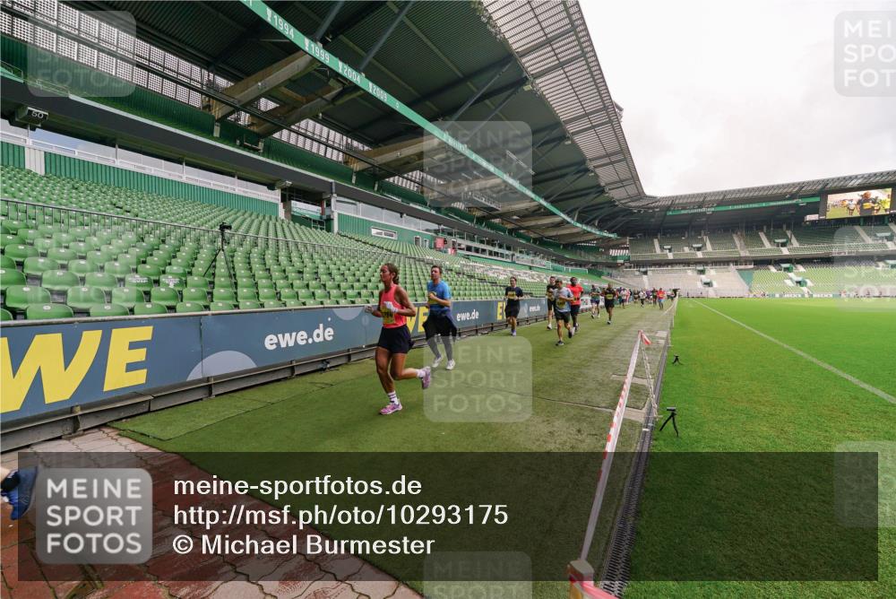 13.09.2026 - 21. swb-Marathon Bremen Michael Burmester http://msf.ph/oto/10293175 13.09.2026 10:31:08 Laufen im Stadion 10141, 10146, 10174, 10193, 10222, 10227, 10233, 10255, 10281, 10284, 10304, 10339, 10359, 10392, 10448, 10452, 10467, 10471, 10478, 10479, 10503, 10515, 10529, 10543, 10555, 10577, 10579, 10585, 10588, 10589, 10608, 10610, 10626, 10631, 10641, 10652, 10684, 10685, 10704, 10708, 10714, 10725, 10734, 10757, 10761, 10764, 10765, 10780, 10808, 10821, 10822, 10827, 10837, 10838, 10862, 10863, 10884, 10886, 10887, 10906, 10984, 11002, 11038, 11350, 11379 meine-sportfotos.de
