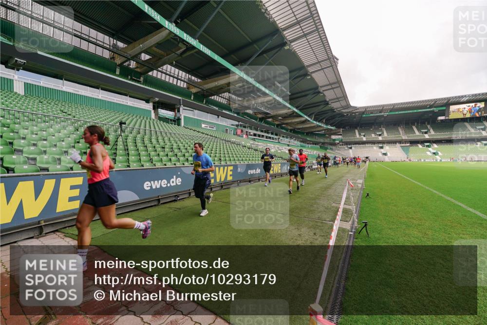 13.09.2026 - 21. swb-Marathon Bremen Michael Burmester http://msf.ph/oto/10293179 13.09.2026 10:31:09 Laufen im Stadion 10141, 10146, 10174, 10193, 10222, 10227, 10233, 10255, 10281, 10284, 10304, 10339, 10359, 10392, 10448, 10452, 10467, 10471, 10478, 10479, 10503, 10515, 10529, 10543, 10555, 10577, 10579, 10585, 10588, 10589, 10608, 10610, 10626, 10631, 10641, 10652, 10684, 10685, 10704, 10708, 10714, 10725, 10734, 10757, 10761, 10764, 10765, 10780, 10808, 10821, 10822, 10827, 10837, 10838, 10862, 10863, 10884, 10886, 10887, 10906, 10984, 11002, 11038, 11350, 11379 meine-sportfotos.de