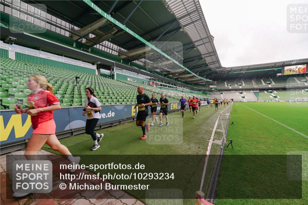 13.09.2026 - 21. swb-Marathon Bremen Michael Burmester http://msf.ph/oto/10293234 13.09.2026 10:31:21 Laufen im Stadion 10141, 10146, 10174, 10193, 10222, 10227, 10233, 10255, 10281, 10284, 10304, 10339, 10359, 10392, 10443, 10448, 10452, 10471, 10478, 10479, 10503, 10515, 10529, 10540, 10543, 10555, 10577, 10579, 10588, 10589, 10608, 10610, 10626, 10631, 10641, 10646, 10652, 10684, 10685, 10703, 10704, 10708, 10714, 10725, 10757, 10765, 10780, 10808, 10821, 10822, 10837, 10838, 10862, 10863, 10884, 10886, 10887, 10906, 10984, 11002, 11038, 11350, 11379 meine-sportfotos.de
