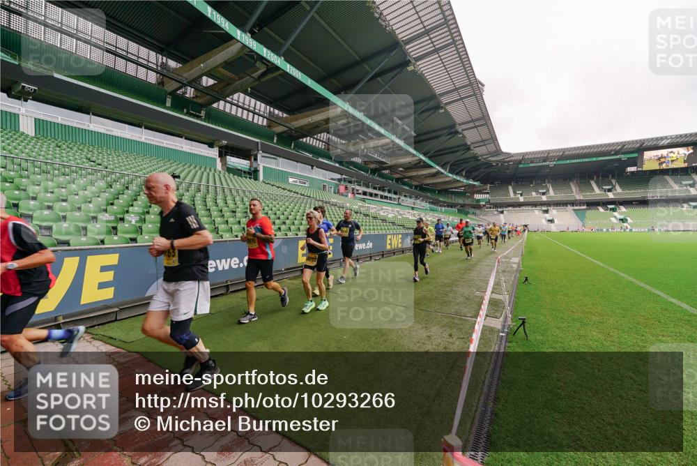 13.09.2026 - 21. swb-Marathon Bremen Michael Burmester http://msf.ph/oto/10293266 13.09.2026 10:31:25 Laufen im Stadion 10141, 10146, 10174, 10193, 10222, 10227, 10233, 10246, 10255, 10281, 10284, 10304, 10339, 10359, 10392, 10443, 10448, 10452, 10471, 10478, 10479, 10503, 10515, 10529, 10540, 10543, 10555, 10577, 10579, 10588, 10589, 10608, 10610, 10626, 10631, 10641, 10646, 10652, 10684, 10685, 10703, 10704, 10708, 10714, 10725, 10757, 10765, 10780, 10808, 10821, 10822, 10837, 10838, 10862, 10863, 10884, 10886, 10887, 10906, 10984, 11002, 11038, 11350, 11379 meine-sportfotos.de