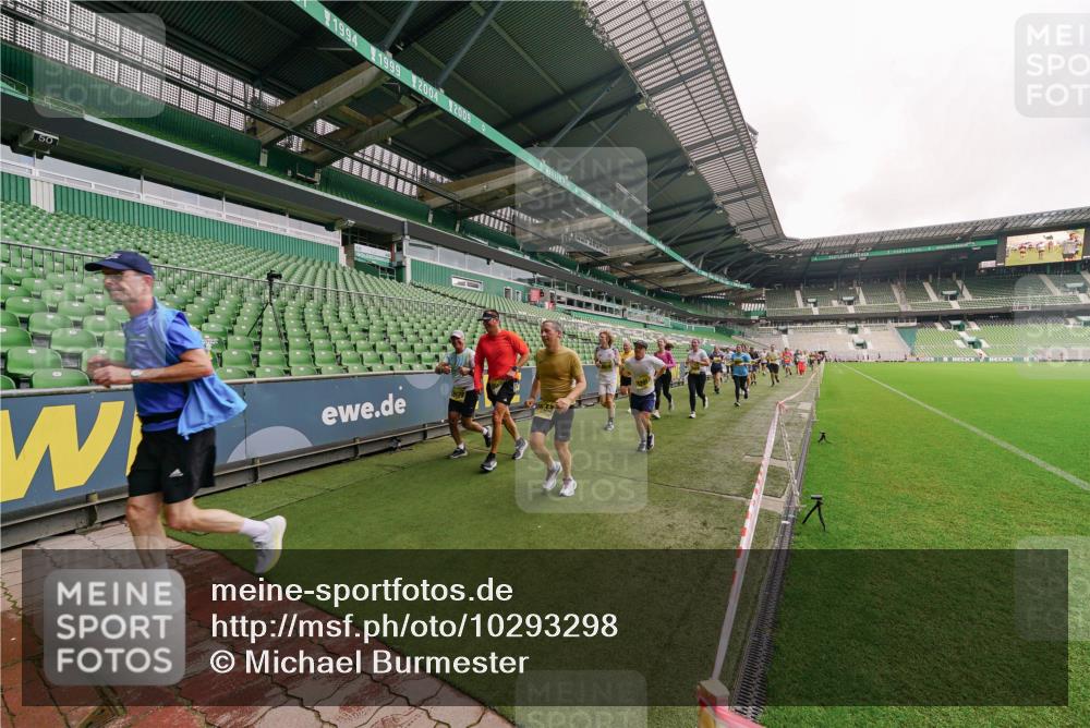 13.09.2026 - 21. swb-Marathon Bremen Michael Burmester http://msf.ph/oto/10293298 13.09.2026 10:31:31 Laufen im Stadion 10141, 10146, 10174, 10193, 10222, 10227, 10246, 10255, 10281, 10284, 10304, 10339, 10359, 10443, 10448, 10471, 10478, 10479, 10503, 10515, 10517, 10518, 10529, 10540, 10543, 10555, 10577, 10579, 10588, 10589, 10608, 10610, 10626, 10631, 10641, 10646, 10652, 10684, 10685, 10690, 10703, 10704, 10708, 10714, 10725, 10757, 10765, 10780, 10808, 10821, 10822, 10837, 10838, 10862, 10863, 10884, 10886, 10984, 11002, 11038, 11350, 11379 meine-sportfotos.de