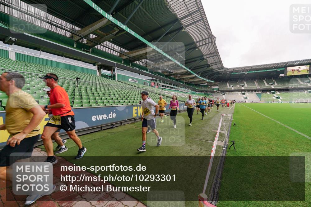 13.09.2026 - 21. swb-Marathon Bremen Michael Burmester http://msf.ph/oto/10293301 13.09.2026 10:31:32 Laufen im Stadion 10141, 10146, 10174, 10222, 10227, 10246, 10255, 10281, 10284, 10304, 10339, 10359, 10410, 10443, 10448, 10471, 10478, 10479, 10503, 10515, 10517, 10518, 10529, 10540, 10543, 10555, 10577, 10579, 10588, 10589, 10608, 10610, 10626, 10631, 10641, 10646, 10652, 10684, 10685, 10690, 10703, 10704, 10708, 10714, 10725, 10757, 10765, 10780, 10808, 10821, 10822, 10837, 10838, 10862, 10863, 10884, 10886, 10984, 11002, 11038, 11350, 11379 meine-sportfotos.de
