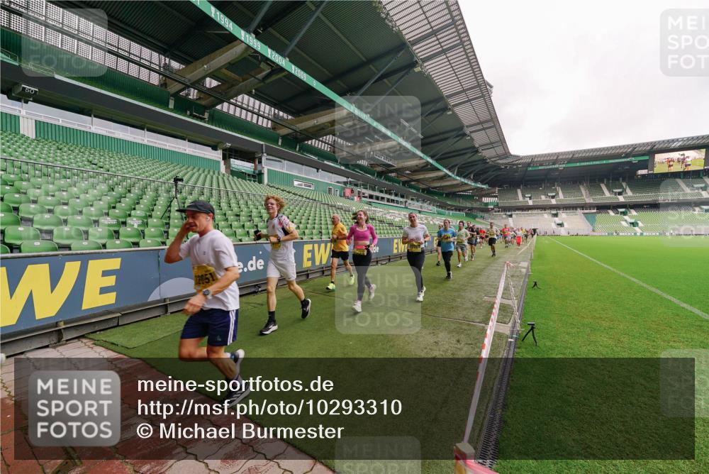 13.09.2026 - 21. swb-Marathon Bremen Michael Burmester http://msf.ph/oto/10293310 13.09.2026 10:31:32 Laufen im Stadion 10141, 10146, 10174, 10222, 10227, 10246, 10255, 10281, 10284, 10304, 10339, 10359, 10410, 10443, 10448, 10471, 10478, 10479, 10503, 10515, 10517, 10518, 10529, 10540, 10543, 10555, 10577, 10579, 10588, 10589, 10608, 10610, 10626, 10631, 10641, 10646, 10652, 10684, 10685, 10690, 10703, 10704, 10708, 10714, 10725, 10757, 10765, 10780, 10808, 10821, 10822, 10837, 10838, 10862, 10863, 10884, 10886, 10984, 11002, 11038, 11350, 11379 meine-sportfotos.de