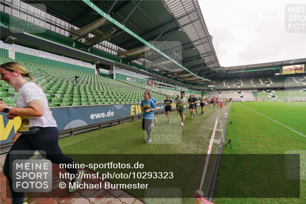 13.09.2026 - 21. swb-Marathon Bremen Michael Burmester http://msf.ph/oto/10293323 13.09.2026 10:31:34 Laufen im Stadion 10141, 10146, 10174, 10222, 10227, 10246, 10255, 10281, 10284, 10304, 10339, 10359, 10410, 10443, 10448, 10471, 10478, 10479, 10503, 10515, 10517, 10518, 10529, 10540, 10543, 10555, 10577, 10579, 10588, 10589, 10608, 10610, 10626, 10631, 10641, 10646, 10684, 10685, 10690, 10703, 10704, 10707, 10708, 10714, 10725, 10757, 10765, 10780, 10821, 10822, 10837, 10838, 10862, 10863, 10884, 10886, 10984, 11002, 11038, 11350, 11379 meine-sportfotos.de