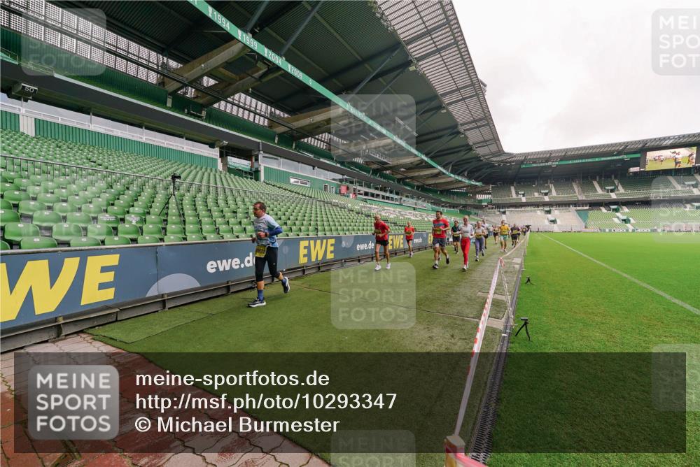 13.09.2026 - 21. swb-Marathon Bremen Michael Burmester http://msf.ph/oto/10293347 13.09.2026 10:31:38 Laufen im Stadion 10141, 10146, 10174, 10222, 10227, 10246, 10255, 10256, 10281, 10284, 10304, 10339, 10359, 10365, 10410, 10443, 10448, 10471, 10478, 10479, 10503, 10515, 10517, 10518, 10529, 10540, 10543, 10555, 10577, 10579, 10588, 10589, 10608, 10610, 10626, 10631, 10641, 10646, 10684, 10685, 10690, 10703, 10704, 10707, 10708, 10714, 10725, 10757, 10765, 10780, 10821, 10822, 10837, 10838, 10862, 10863, 10884, 10886, 10984, 11038, 11350, 11379 meine-sportfotos.de
