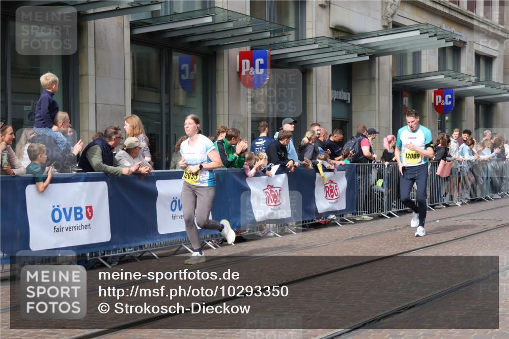 13.09.2026 - 21. swb-Marathon Bremen Strokosch-Dieckow http://msf.ph/oto/10293350 13.09.2026 10:45:47 Ziel 10436, 10447, 10992, 11706, 11925, 11956, 12069, 12556, 12557, 13529, 13609, 13612, 13640, 10318, 10352, 10464, 10536, 10541, 10583, 10987, 11015, 11063, 11088, 11209, 11232, 11279, 11559, 11749, 11762, 11845, 12033, 12069, 12087, 12290, 12355, 13532, 13595, 13628 meine-sportfotos.de