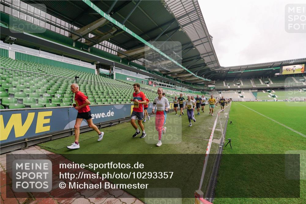 13.09.2026 - 21. swb-Marathon Bremen Michael Burmester http://msf.ph/oto/10293357 13.09.2026 10:31:41 Laufen im Stadion 10141, 10146, 10174, 10222, 10227, 10243, 10246, 10255, 10256, 10281, 10284, 10304, 10322, 10339, 10359, 10365, 10410, 10443, 10448, 10471, 10478, 10479, 10503, 10515, 10517, 10518, 10529, 10540, 10543, 10555, 10565, 10577, 10579, 10588, 10589, 10608, 10610, 10626, 10631, 10641, 10646, 10684, 10685, 10690, 10703, 10704, 10707, 10708, 10714, 10721, 10725, 10757, 10765, 10780, 10821, 10822, 10837, 10838, 10862, 10863, 10884, 10886, 10984, 11038, 11350, 11379 meine-sportfotos.de