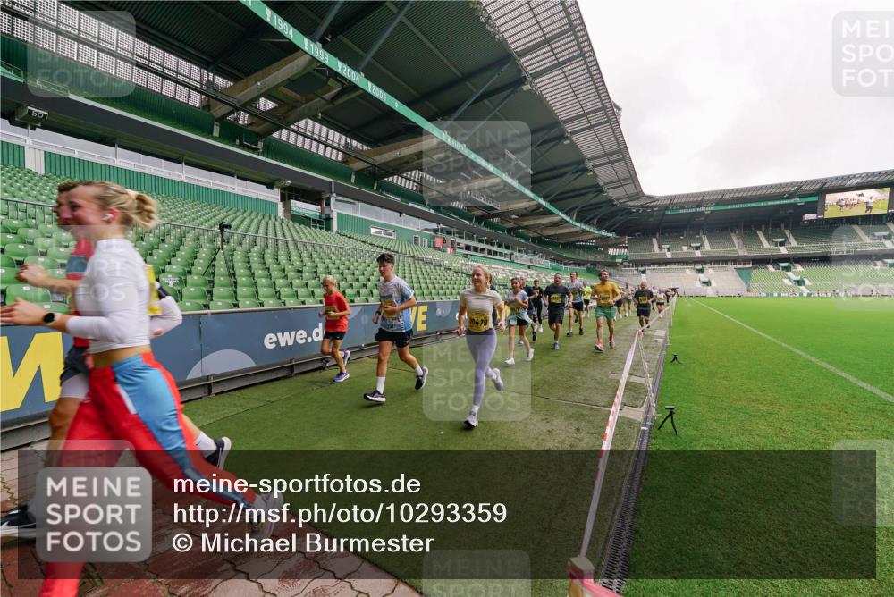 13.09.2026 - 21. swb-Marathon Bremen Michael Burmester http://msf.ph/oto/10293359 13.09.2026 10:31:41 Laufen im Stadion 10141, 10146, 10174, 10222, 10227, 10243, 10246, 10255, 10256, 10281, 10284, 10304, 10322, 10339, 10359, 10365, 10410, 10443, 10448, 10471, 10478, 10479, 10503, 10515, 10517, 10518, 10529, 10540, 10543, 10555, 10565, 10577, 10579, 10588, 10589, 10608, 10610, 10626, 10631, 10641, 10646, 10684, 10685, 10690, 10703, 10704, 10707, 10708, 10714, 10721, 10725, 10757, 10765, 10780, 10821, 10822, 10837, 10838, 10862, 10863, 10884, 10886, 10984, 11038, 11350, 11379 meine-sportfotos.de