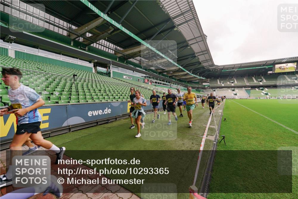 13.09.2026 - 21. swb-Marathon Bremen Michael Burmester http://msf.ph/oto/10293365 13.09.2026 10:31:43 Laufen im Stadion 10141, 10146, 10174, 10222, 10226, 10227, 10243, 10246, 10255, 10256, 10281, 10284, 10304, 10322, 10339, 10359, 10365, 10410, 10443, 10448, 10471, 10478, 10479, 10503, 10515, 10517, 10518, 10529, 10540, 10543, 10555, 10565, 10577, 10579, 10588, 10589, 10608, 10610, 10626, 10631, 10646, 10670, 10684, 10685, 10690, 10703, 10704, 10707, 10708, 10714, 10721, 10725, 10757, 10765, 10821, 10822, 10837, 10838, 10862, 10863, 10884, 10886, 10984, 11038, 11350, 11379 meine-sportfotos.de