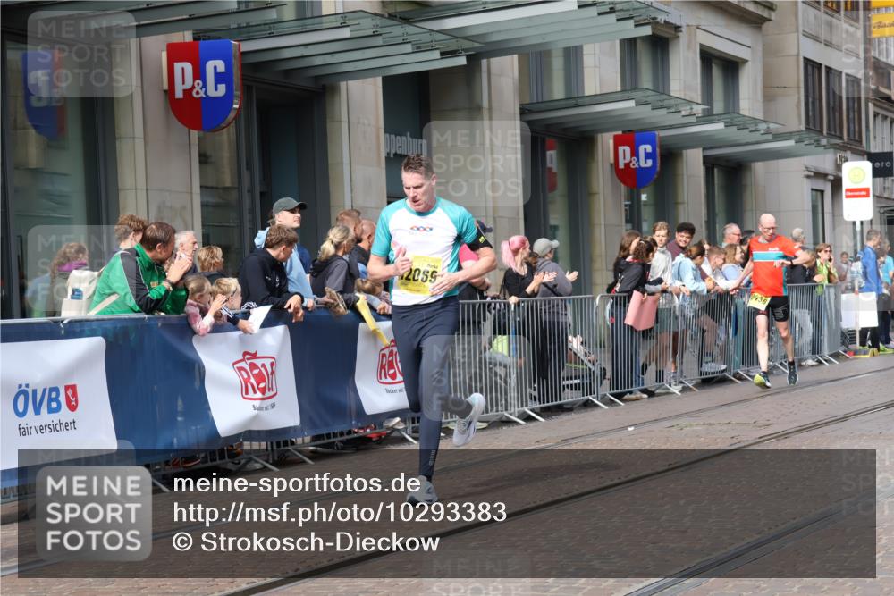 13.09.2026 - 21. swb-Marathon Bremen Strokosch-Dieckow http://msf.ph/oto/10293383 13.09.2026 10:45:47 Ziel 10436, 10447, 10992, 11706, 11925, 11956, 12069, 12556, 12557, 13529, 13609, 13612, 13640, 10318, 10352, 10464, 10536, 10541, 10583, 10987, 11015, 11063, 11088, 11209, 11232, 11279, 11559, 11749, 11762, 11845, 12033, 12069, 12087, 12290, 12355, 13532, 13595, 13628 meine-sportfotos.de