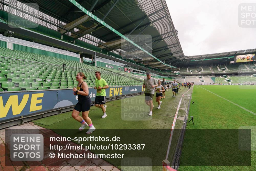 13.09.2026 - 21. swb-Marathon Bremen Michael Burmester http://msf.ph/oto/10293387 13.09.2026 10:31:48 Laufen im Stadion 10141, 10146, 10174, 10222, 10226, 10227, 10243, 10246, 10249, 10255, 10256, 10281, 10284, 10304, 10322, 10339, 10359, 10365, 10410, 10443, 10448, 10471, 10478, 10479, 10503, 10517, 10518, 10529, 10540, 10543, 10555, 10565, 10577, 10579, 10589, 10608, 10610, 10626, 10631, 10646, 10670, 10684, 10685, 10690, 10703, 10704, 10707, 10708, 10714, 10721, 10725, 10757, 10765, 10821, 10822, 10838, 10862, 10863, 10884, 10886, 11038, 11350, 11379 meine-sportfotos.de