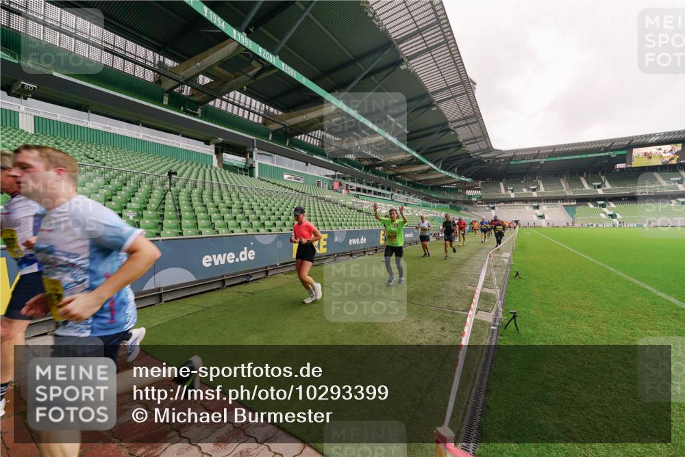 13.09.2026 - 21. swb-Marathon Bremen Michael Burmester http://msf.ph/oto/10293399 13.09.2026 10:31:51 Laufen im Stadion 10141, 10146, 10174, 10222, 10226, 10227, 10243, 10246, 10249, 10255, 10256, 10281, 10284, 10304, 10322, 10339, 10359, 10365, 10410, 10443, 10448, 10471, 10478, 10479, 10486, 10503, 10517, 10518, 10529, 10540, 10543, 10555, 10565, 10577, 10579, 10589, 10608, 10610, 10626, 10631, 10646, 10670, 10684, 10685, 10690, 10703, 10704, 10707, 10708, 10714, 10721, 10725, 10757, 10765, 10771, 10821, 10822, 10838, 10863, 10884, 10886, 11038, 11350, 11379 meine-sportfotos.de